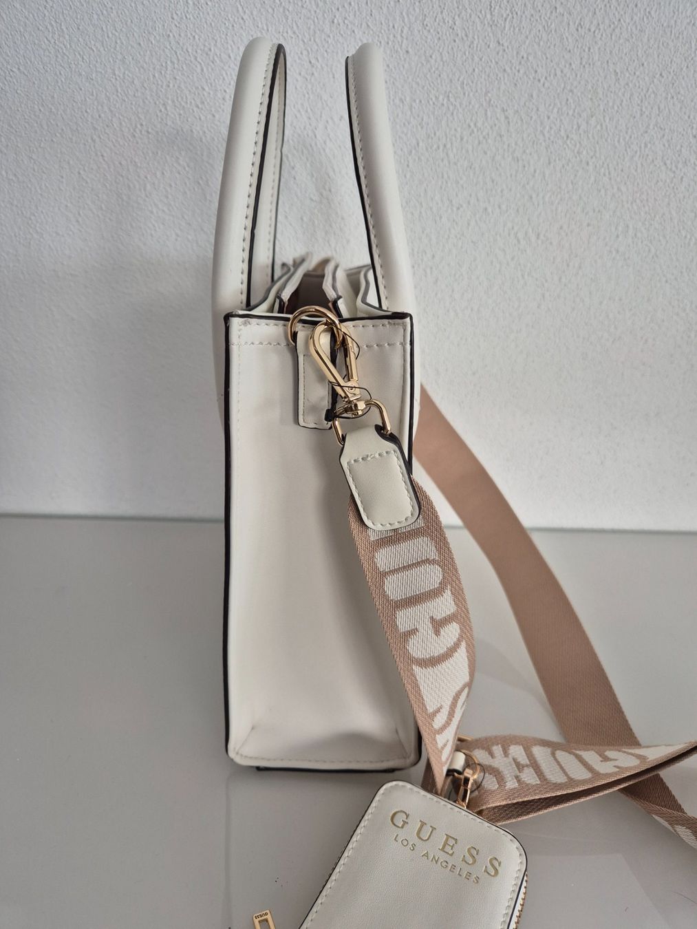 Guess Borse da donna: Neue, originale Guess Tasche Caracara in cremé – Nuovo e nell'imballaggio originale da Hägendorf venduto da Saskia0 4