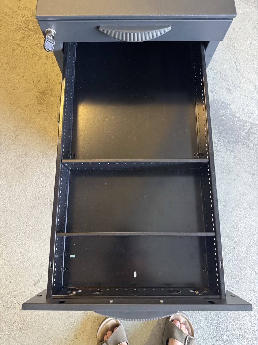 Eléments de bureau: Metall Korpus  – D'occasion à Frenkendorf par jorge0000 5