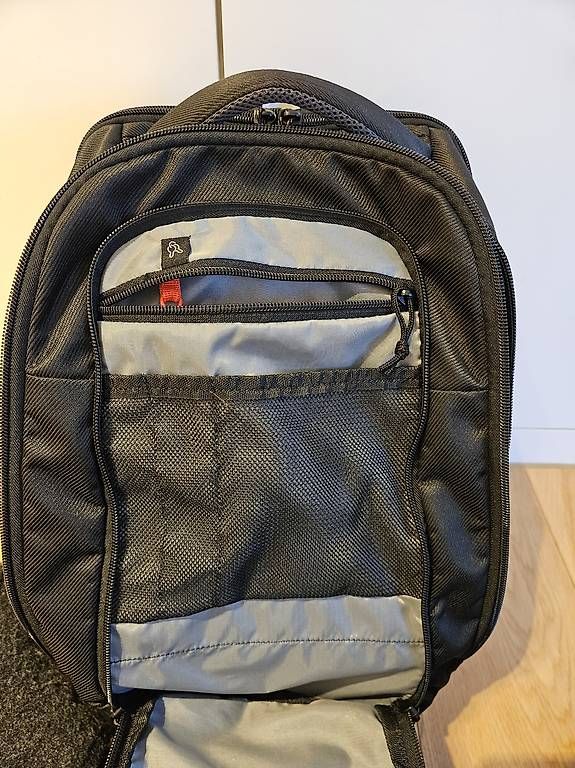 Decathlon Rucksäcke: Rucksack Quechua, 23 Liter – Gebraucht aus Horgen von battery_91 2