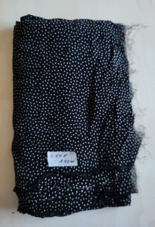 Stoffresten mit Pünktchenmuster, schwarz, 2.40 x 1.40 m