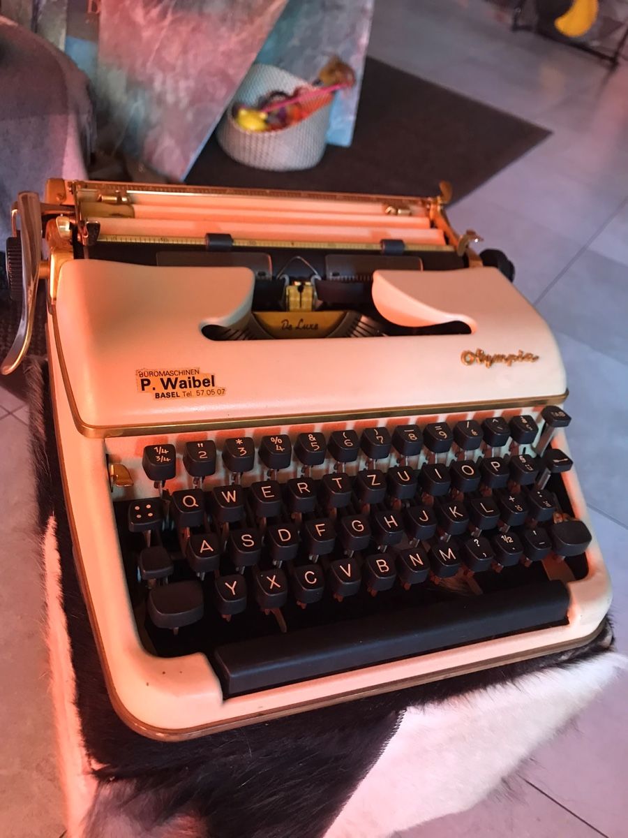 Machines à écrire: Olympia SM3 De Luxe Gold – D'occasion à Allschwil par metalbook