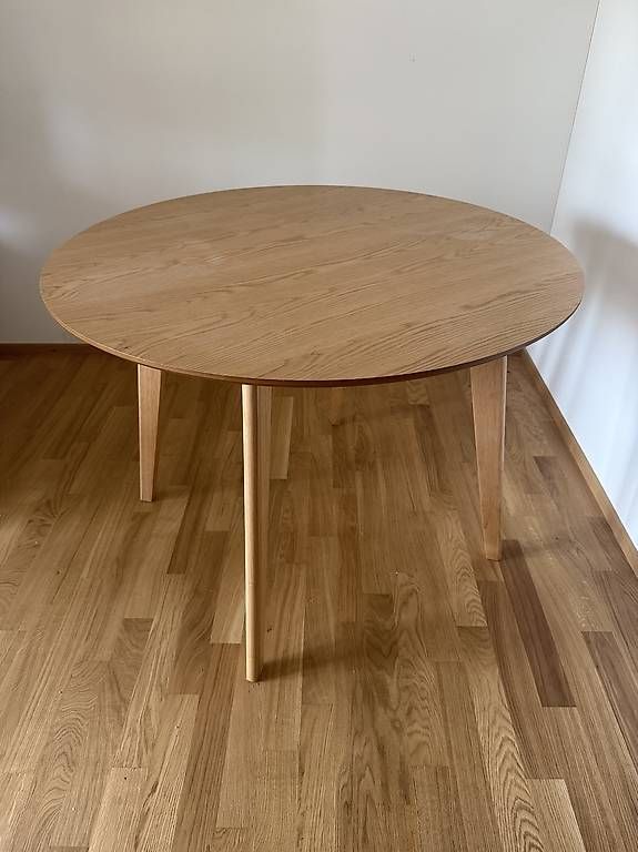 Tables: Stilvoller Esstisch  – D'occasion à Biel/Bienne par xav_8d66