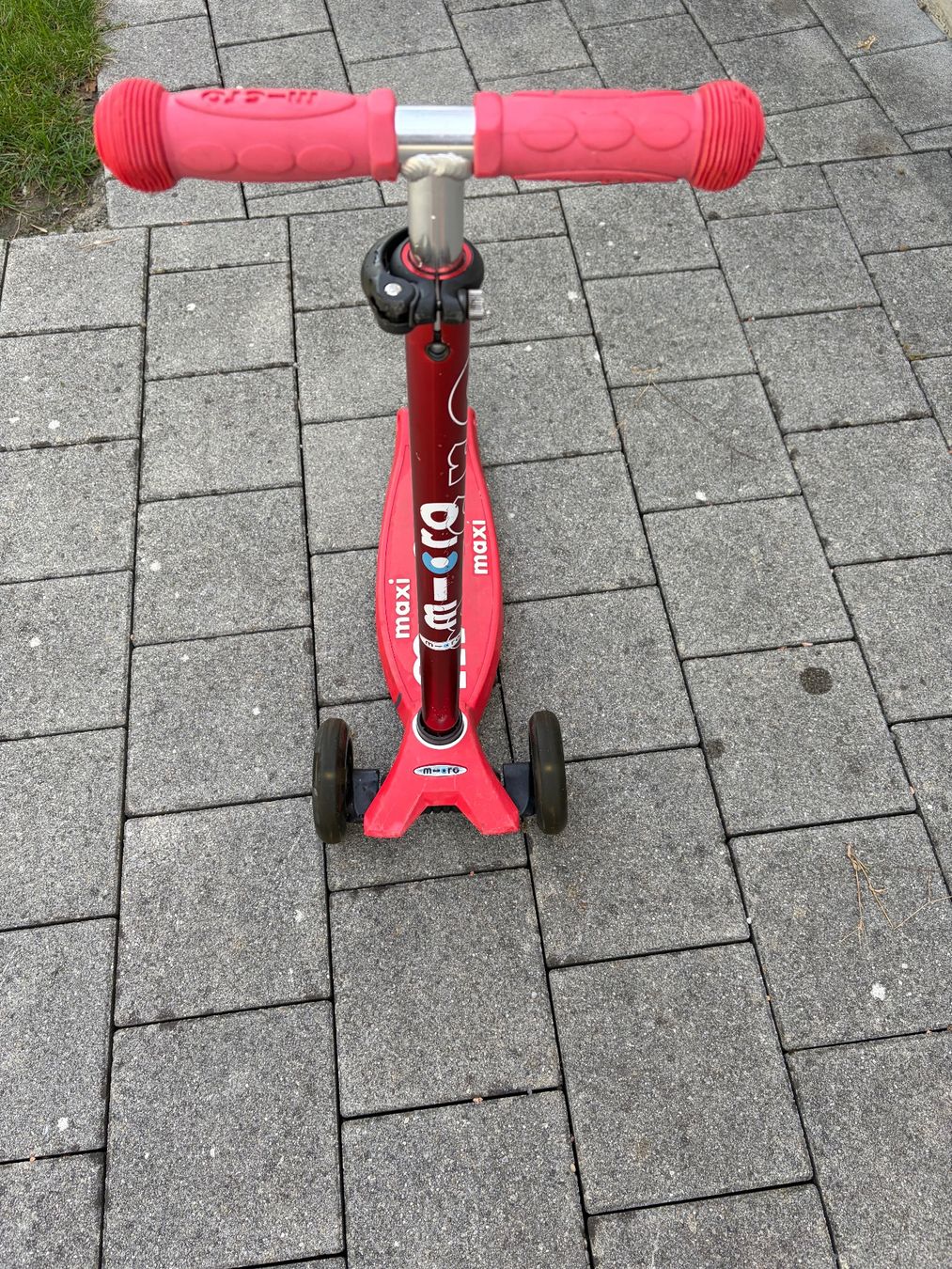 Micro Kickboard: Micro Scooter Maxi mit Blinkräder – Usato da Altstätten SG venduto da upso 1