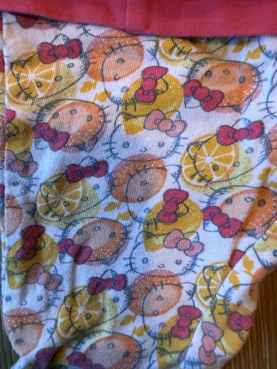 Hello Kitty Lotti & Set di vestiti: Hello Kitty Set Grösse 56 – Usato da Pragg-Jenaz venduto da gobrist 2