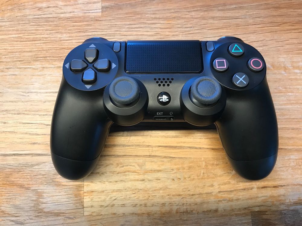 Sony PlayStation DUALSHOCK 4 Controller (Black) Kaufen auf Ricardo