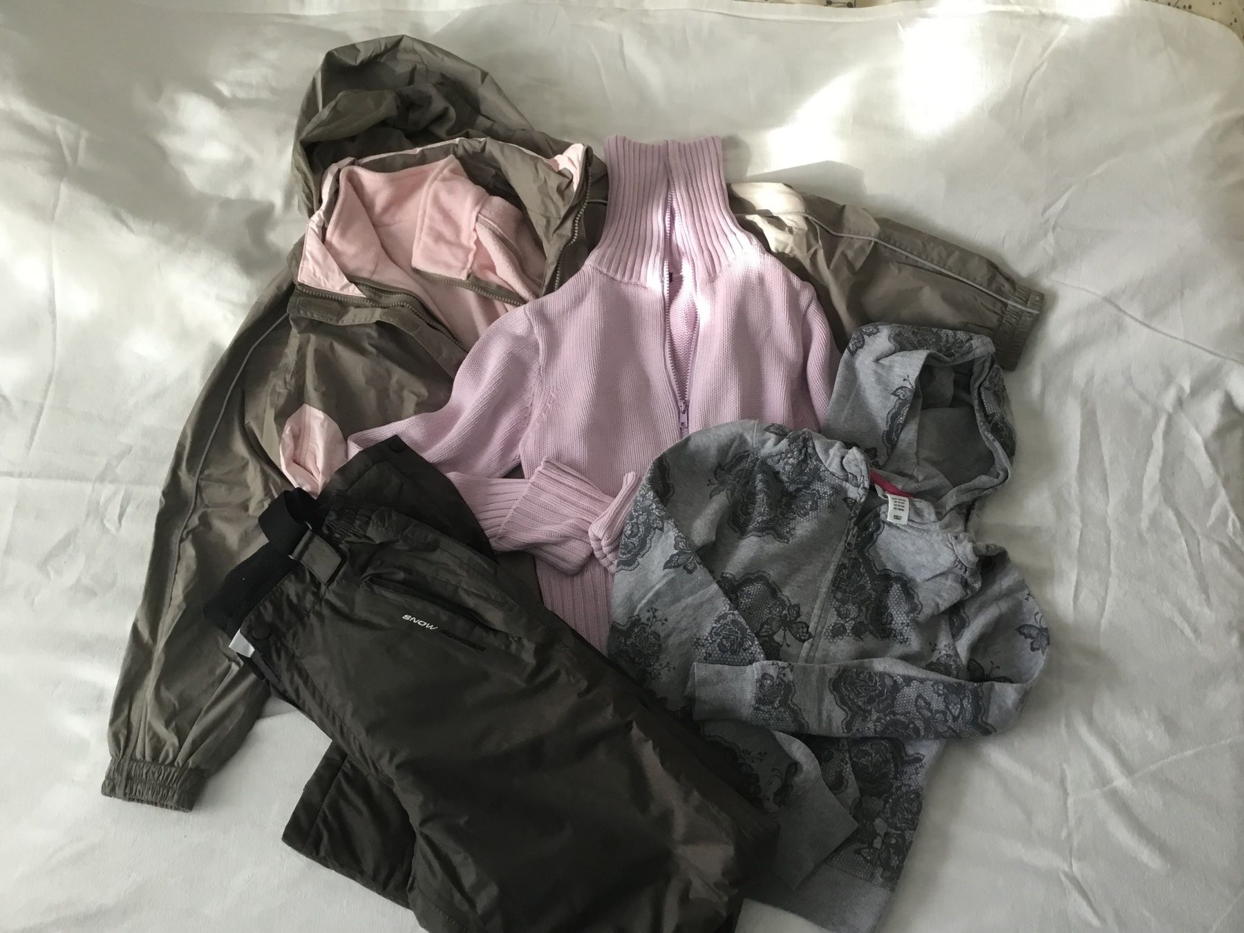 Kleiderpakete: Winter Jacke und Hose – Gebraucht aus Zürich von Sal4