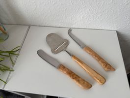 Käsebesteck mit Olivenholzgriff 3-teilig