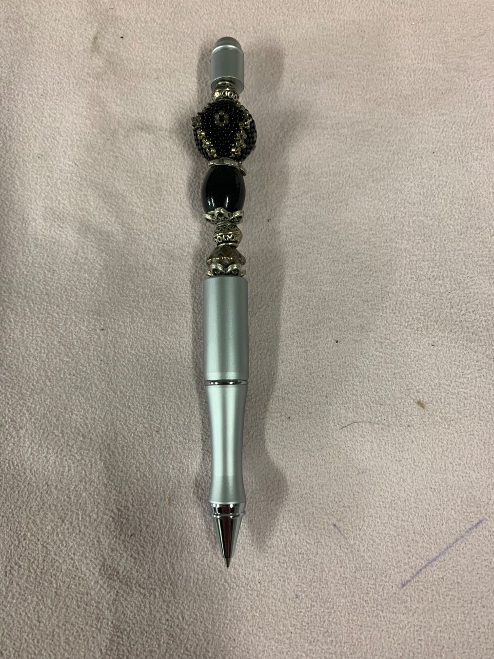 Penna & Evidenziatori: Stylo bille argenté avec perles décoratives. – Usato da Vessy venduto da Panpan2