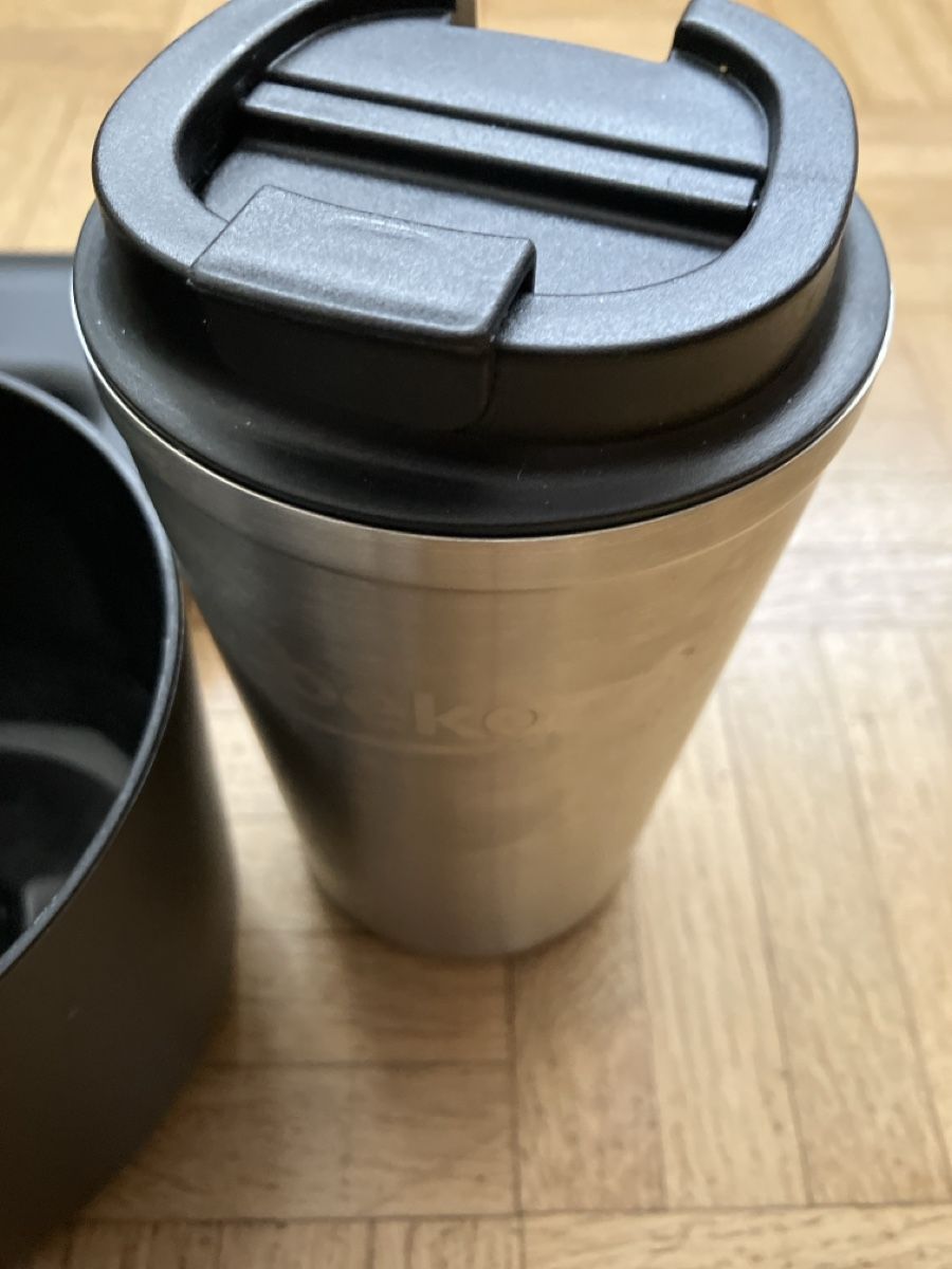 Elettrodomestici da cucina: Icecube tray and Coffee Mug – Usato da Basel venduto da aguona 1