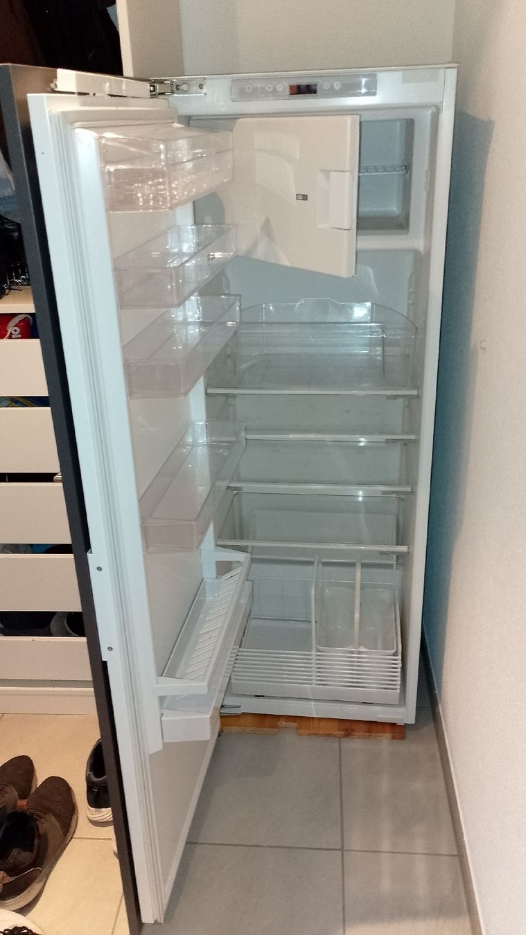 Elettrodomestici da cucina: Well-Maintained Refrigerator - Perfect for your kitchen! – Usato da Leibstadt venduto da jur_q6rl