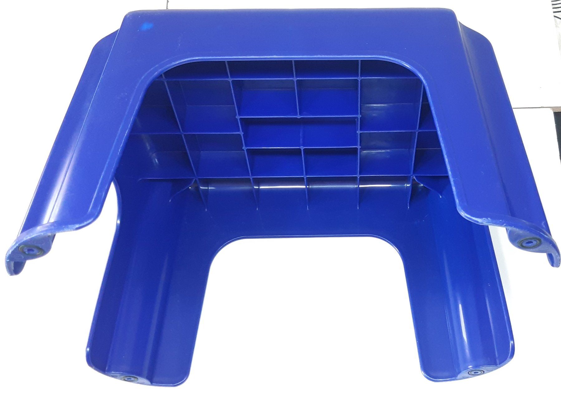 Scale: Tritthocker aus Kunststoff - Tabouret marchepied – Usato da Savagnier venduto da Marderuth 2