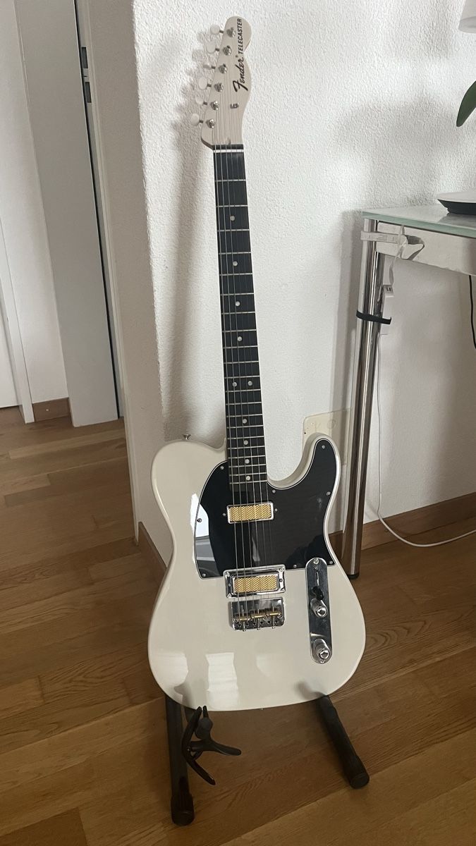 Fender Strumenti musicali: Fender Telecaster Goldfoil (White blonde) – Nuovo (secondo la descrizione) da Uster venduto da runnerbaby