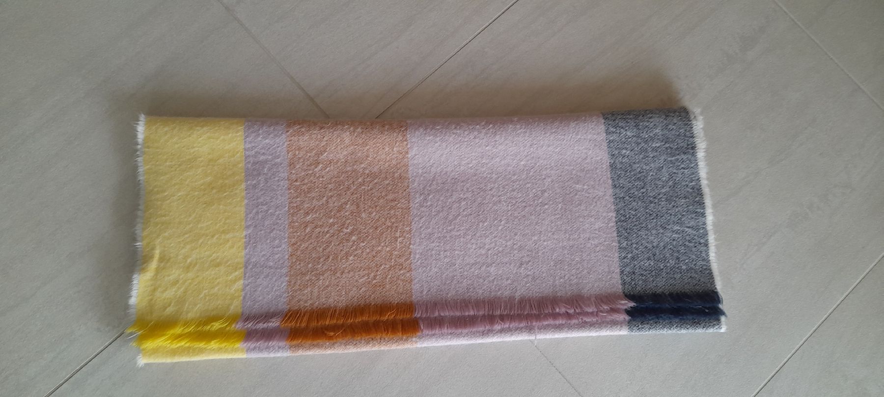 Foulards, Tücher & Schals: Grande écharpe Schal – Gebraucht aus ERLINSBACH von doudouce
