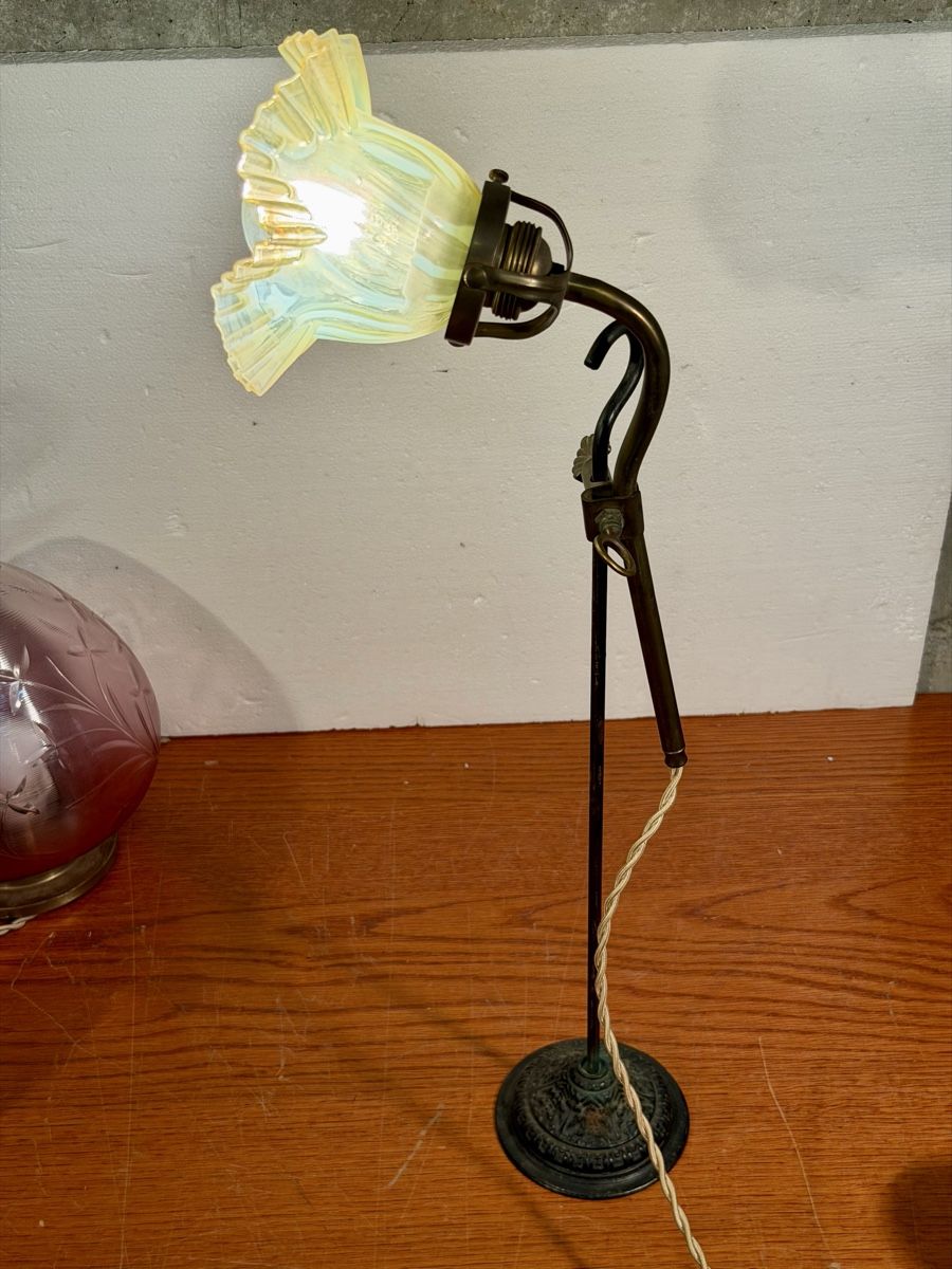 Lampade: Antique Table Lamp, Glass Shade, Metal Base – Usato da Lausanne venduto da artnouveau04 4