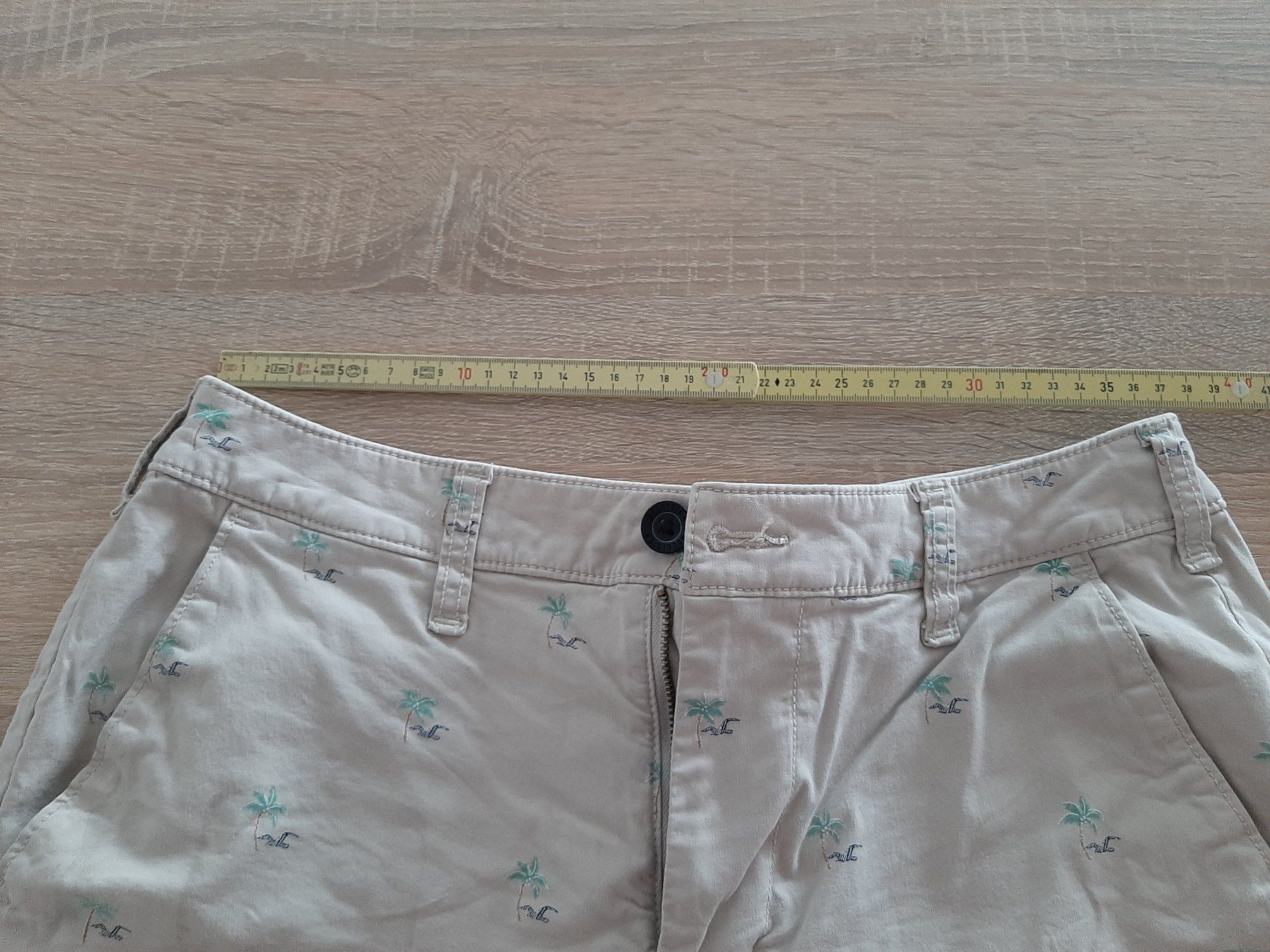 Hollister Pantaloni: Kurze Hose hellbeige mit Muster, Weite Gr. 32 – Usato da Menziken venduto da Rien1 1