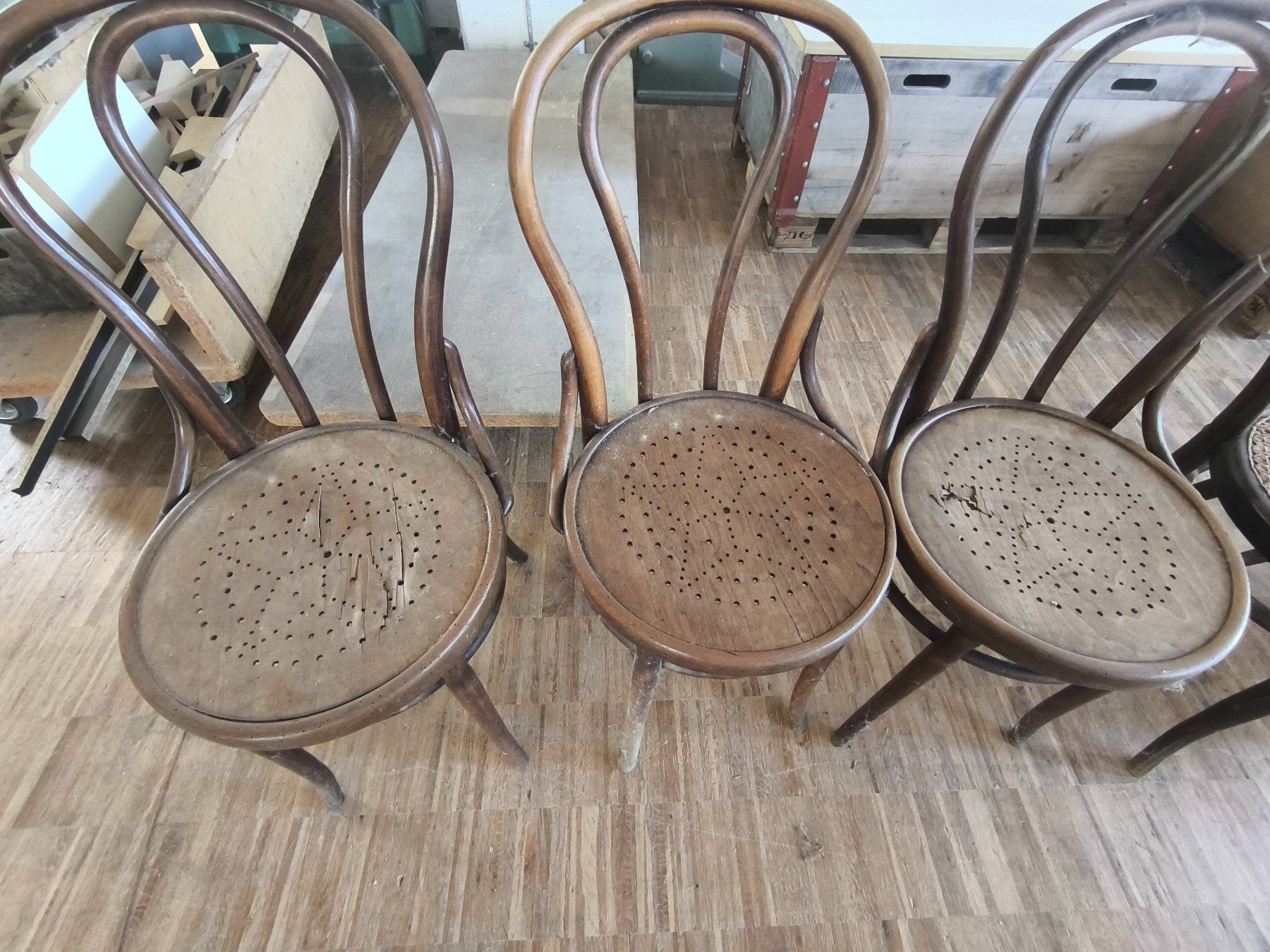 Thonet Stühle: Thonet Stühle aus gebogenem Holz – Defekt aus Seon von MutantenBlume 1