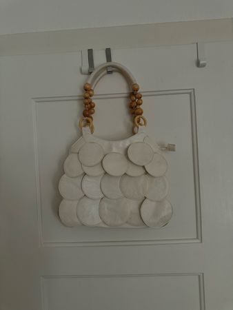 Tasche mit Holzperlen-Griffen & Kreisdetails