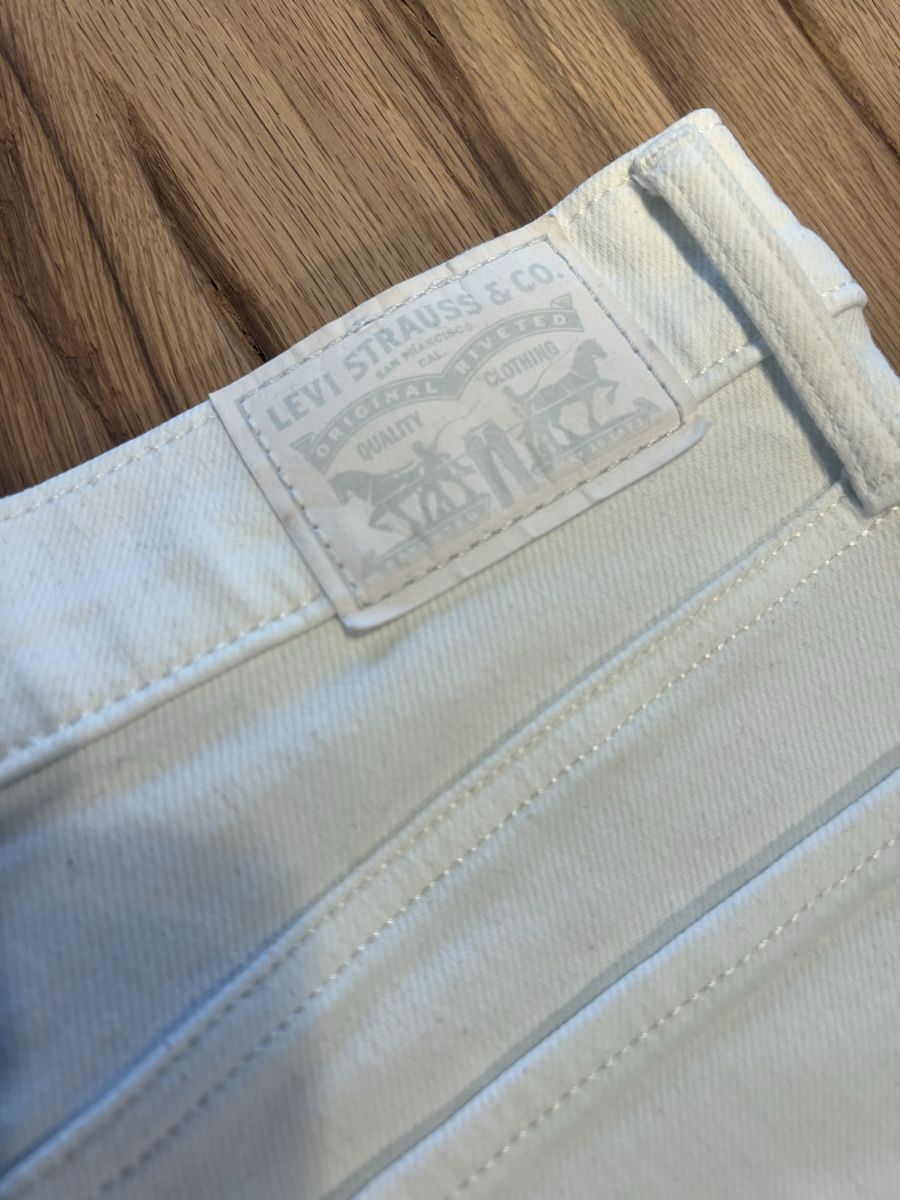 Levi's Jeans: Weisse Levis Jeans – Usato da Ottenbach venduto da simonie 1