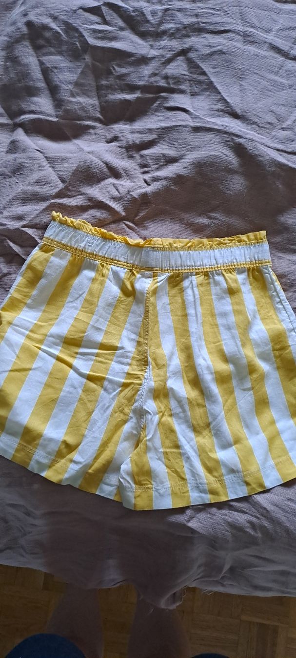 Pantaloni: Leinen-Shorts gelb-weiss gestreift – Usato da Düdingen venduto da Anthelia 4