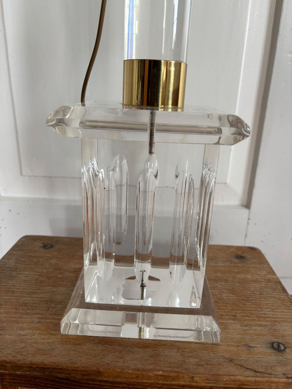 Lampade: Vintage Acryl / Lucite Stehlampe mit Messing-Elementen, 80cm – Usato da Horgen venduto da uge_pd5p 3