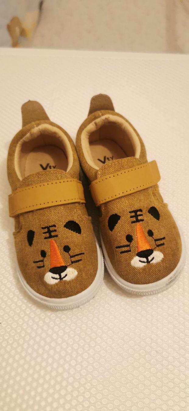 Chaussures garçon: Schuhe Gr 24 – D'occasion à Winterthur par Katyakaterina