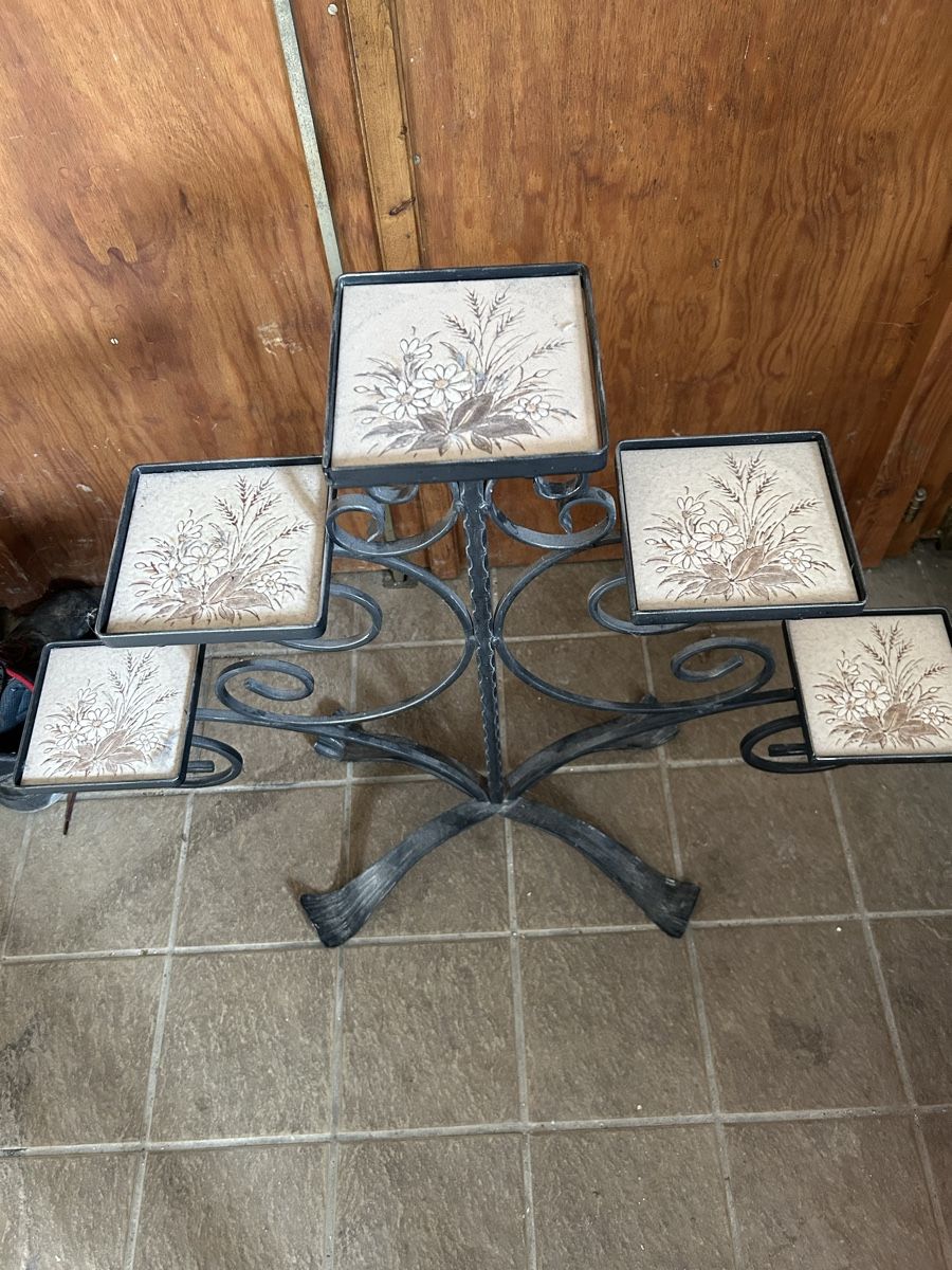 Altro per la casa: Vintage Support en fer forgé pour fleurs. – Usato da Montsevelier venduto da Batson 1