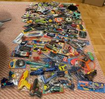 Fasnachtsartikel: Eine ganze Kiste voll Micky Maus Beilagen