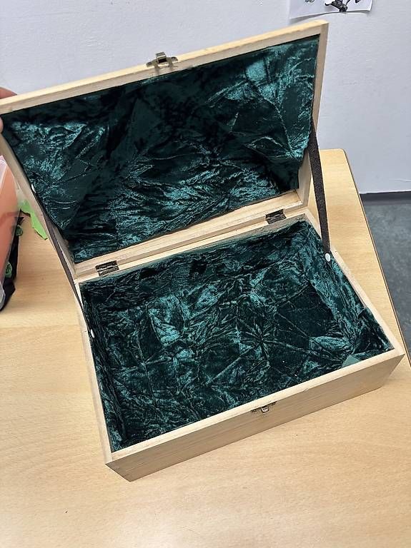 Casse di trasporto: Holzkiste mit Piratengeld und Schmuck – Usato da Untervaz venduto da Calimera1997 1