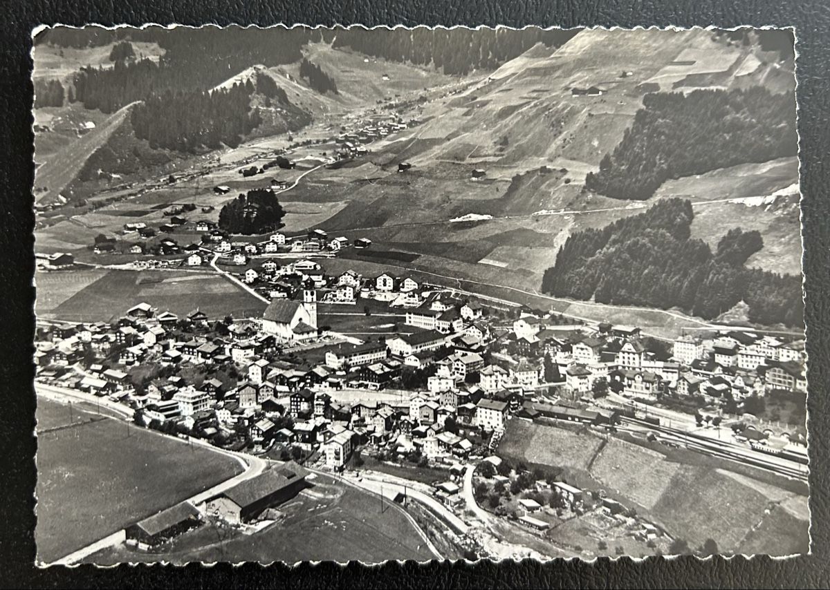 Cartoline postali: Flugaufnahme Disentis  – Usato da Horw venduto da Tellbub