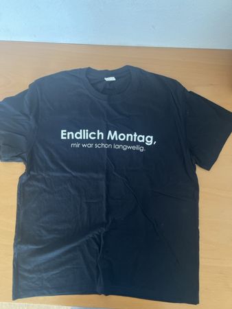T-Shirt Schwarz "Endlich Montag, mir war schon langweilig."