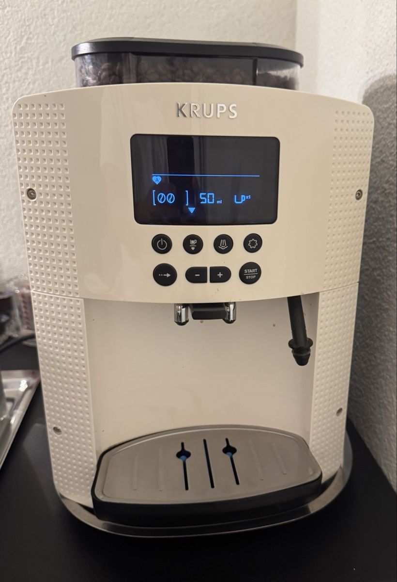 Krups Macchine per caffè & Macchine per espresso: Krups Espresso Machine, Fully Automatic, White, Used – Usato da Reinach BL venduto da duf_y6fq 3