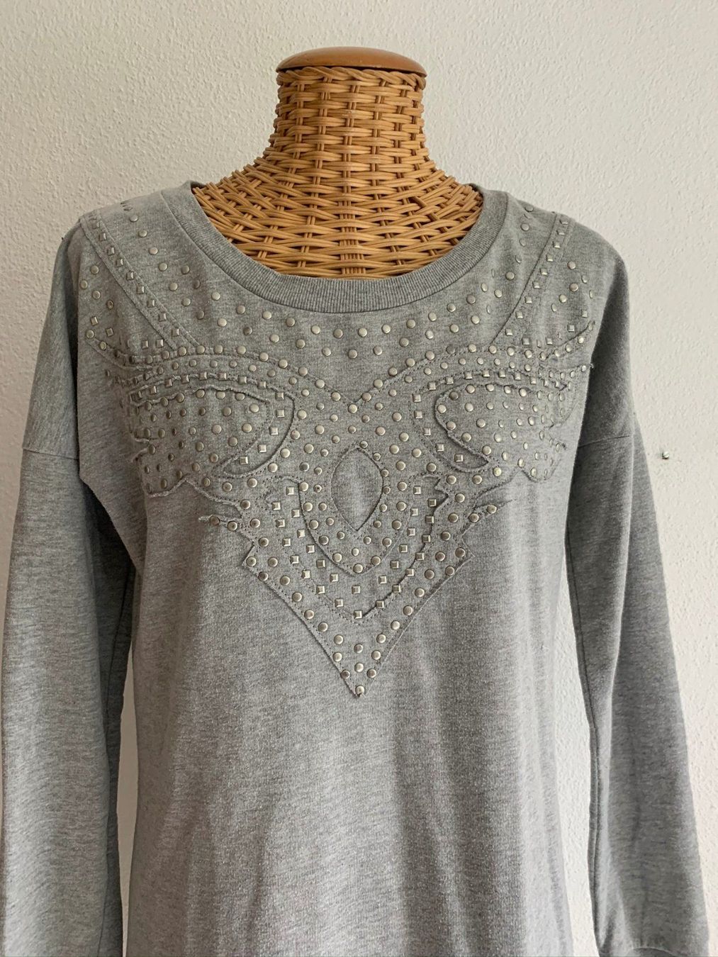 Vila Pulls & Sweat-shirts: VILA - Longpullover hellgrau m. Nieten S – D'occasion à Zürich par Diazaio 1
