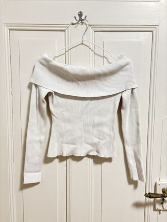 Super Cute H&M White Off-Shoulder Ribbed Top - Size M