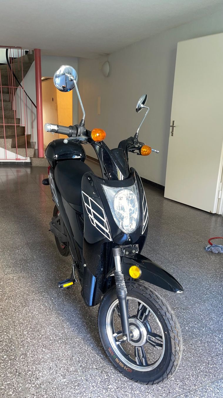 Veicoli elettrici: Vespino Elektro Roller – Usato da zürich venduto da khouya01 6