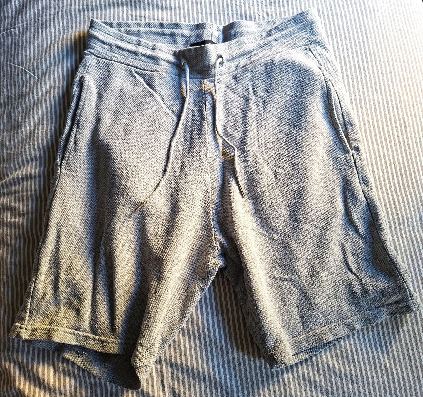 Zara Pantaloni: Zara shorts – Usato da Morges venduto da Sakpen