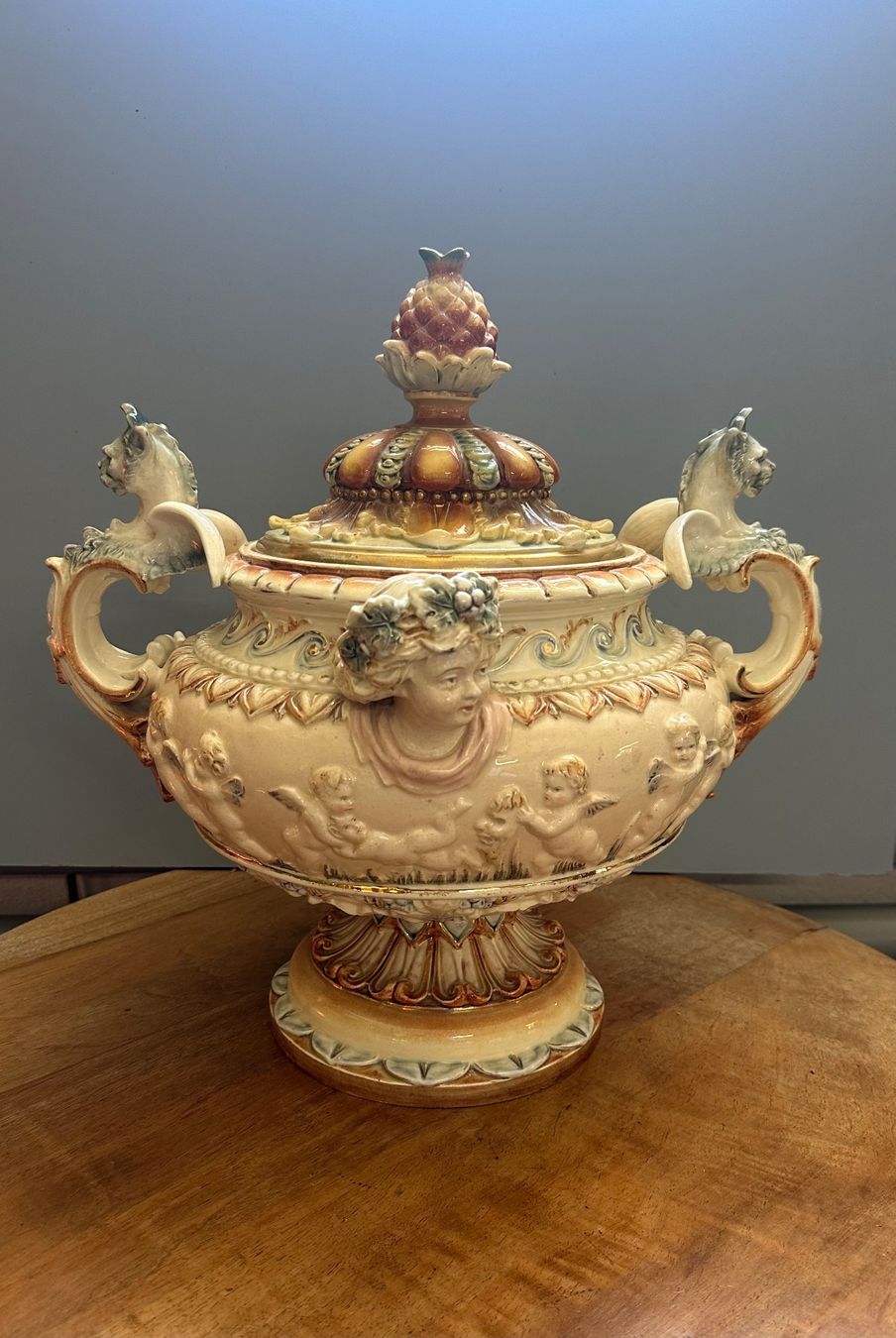 Vasen & Gefässe: Prunk-Terrine / Deckelvase – Capodimonte-Stil – Gebraucht aus Otelfingen von Yossi-68