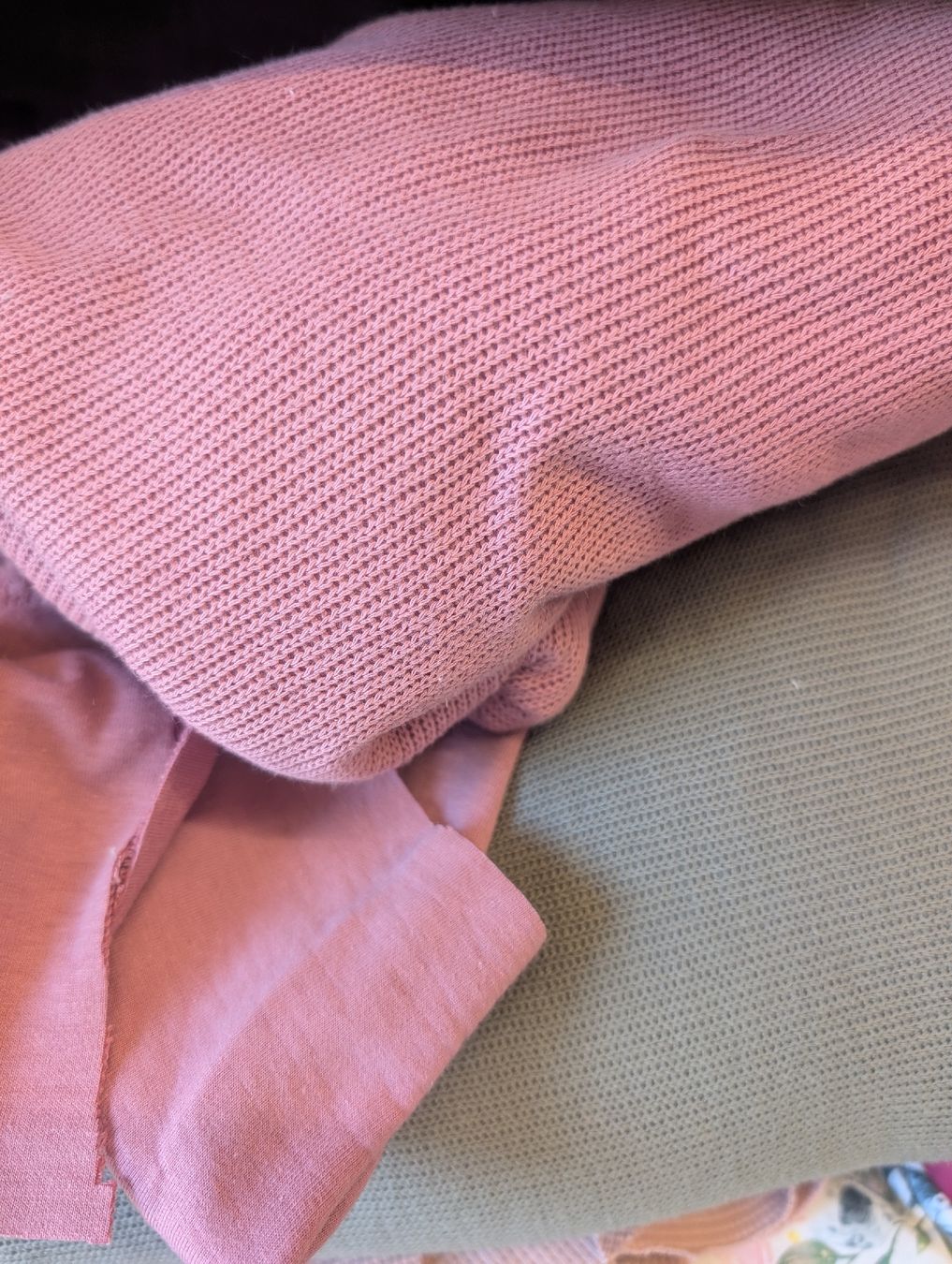 Stoffe: Strickstoff  altrosa und grün  – Neu (gemäss Beschreibung) aus Grünen von nic_7jmp