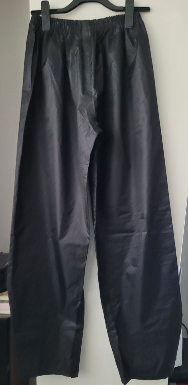 Pantaloni: Regenhose – Usato da Sevelen venduto da Motchi 1