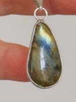 Fashionable labradorite necklace