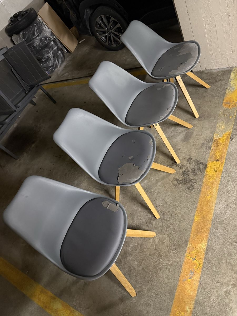Sedie: Chairs for free (Gratis)  – Difettoso da Bülach venduto da mrt_m2tm