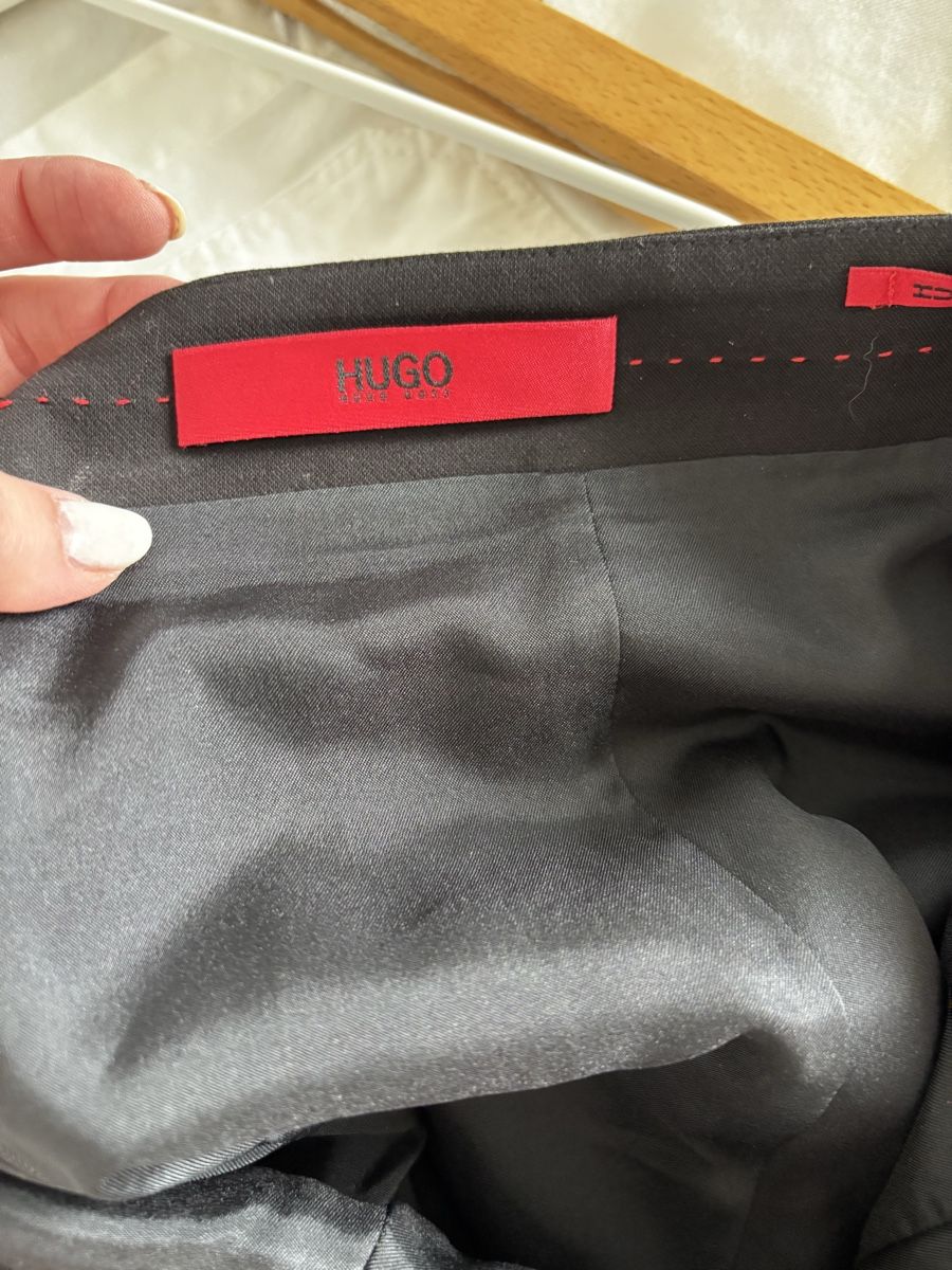 Hugo Boss Gonne: Hugo Boss A Linie 40 – Usato da Rickenbach LU venduto da mic_y5rd 2