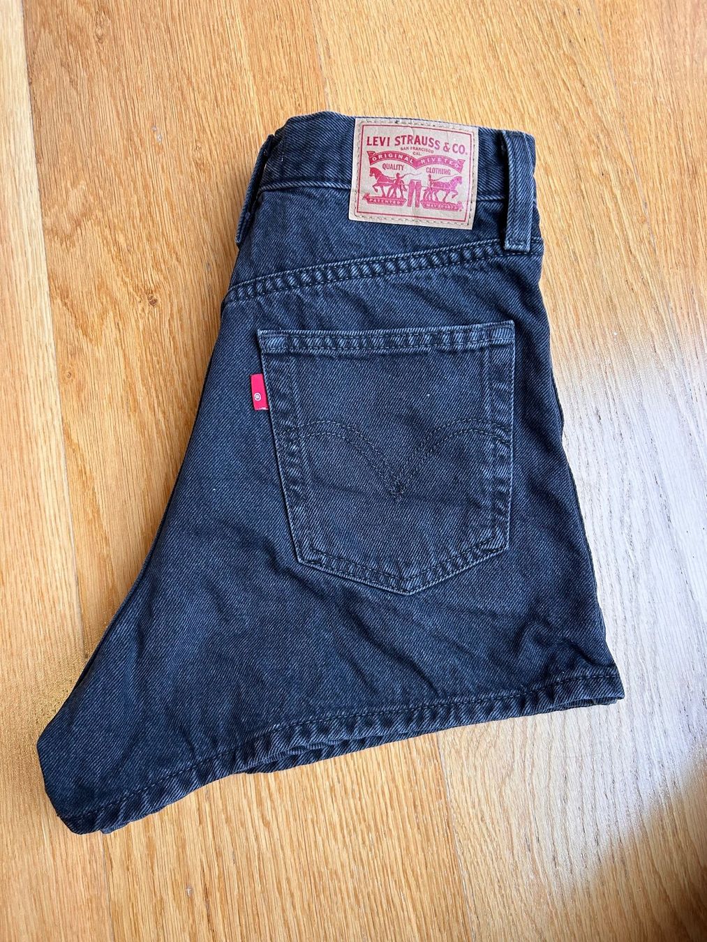 Levi's Jeans: Levi's Shorts – Neu (gemäss Beschreibung) aus Thunstetten von ise_6glx 3