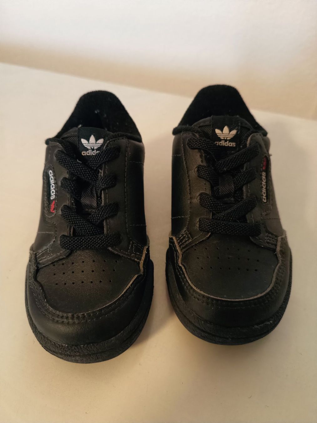 Adidas Scarpe per ragazzi: Adidas Sneaker Gr 22 Kinder Schuhe schwarz – Usato da Oberhofen Thun'see venduto da cri_6md2 2