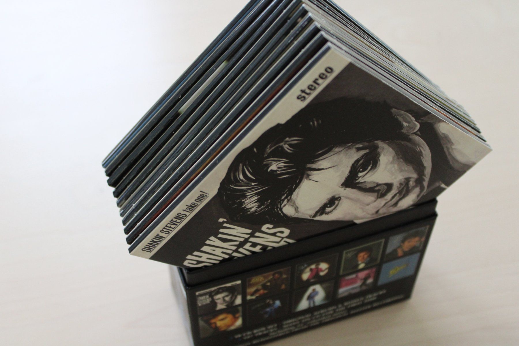 CD: Shakin`Stevens - The Epic Masters 10 Stück CD Box – Usato da Zürich venduto da adamhasler 4