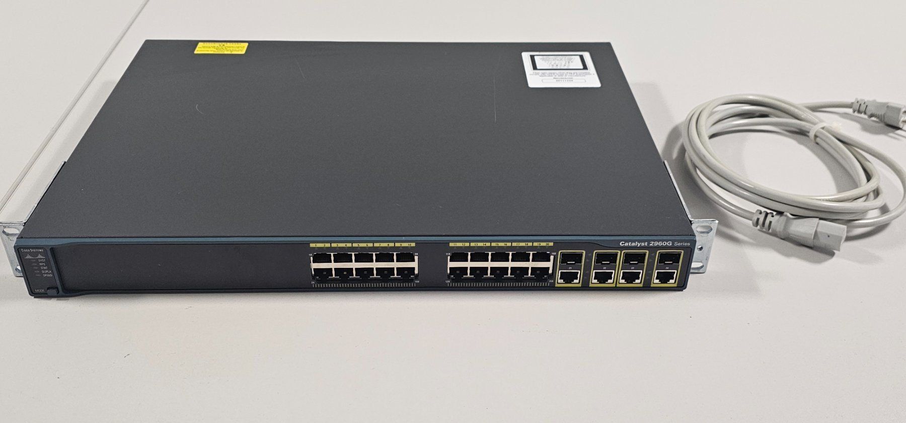 Cisco Hubs & Switches: Cisco 2960G - 24-Port Gigabit Ethernet Switch – D'occasion à Belp par Panther_