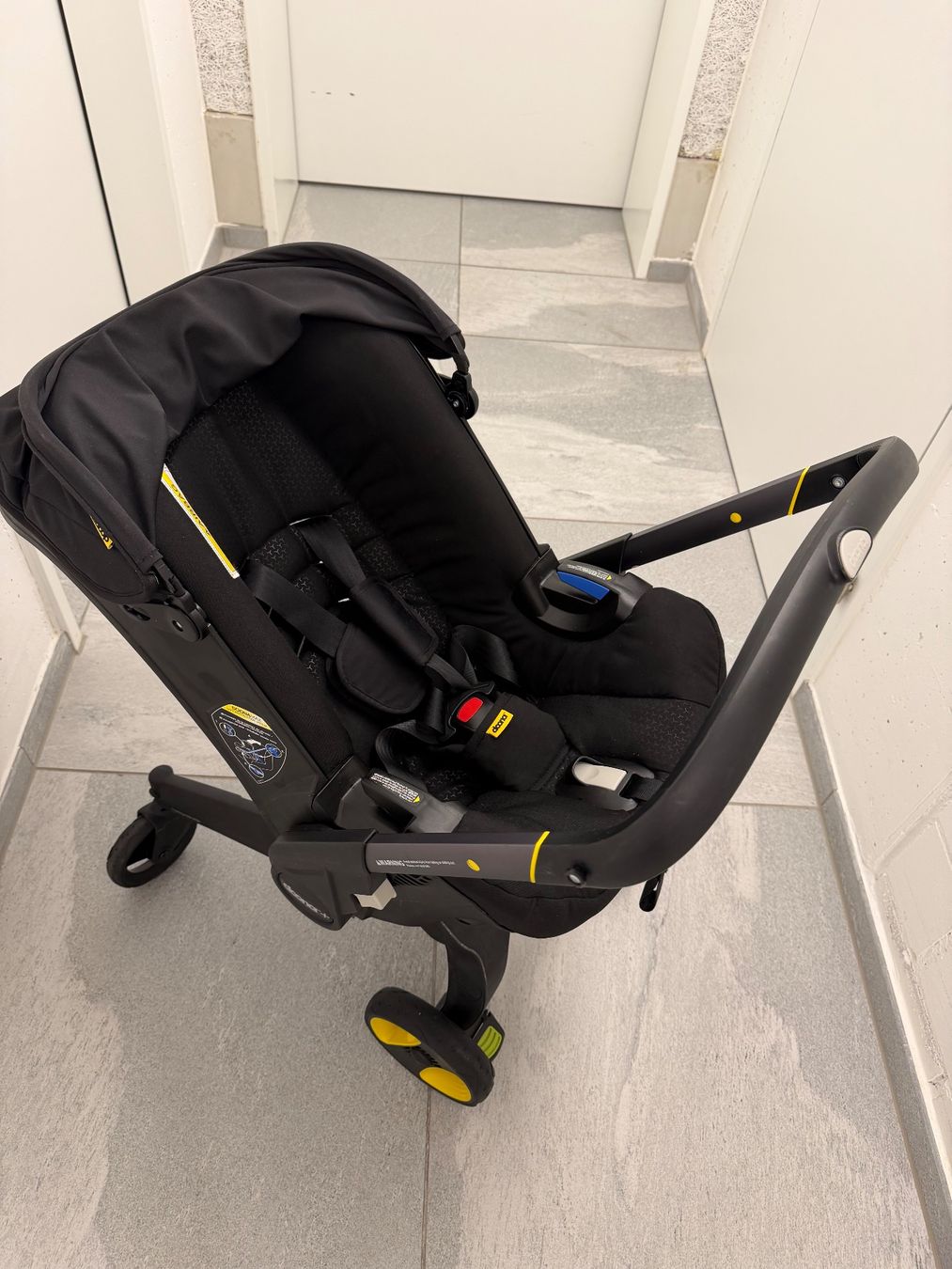Doona Seggiolini per auto: Doona: Babyschale & Kinderwagen in einem – Usato da Hirzel venduto da mert.gyz 1