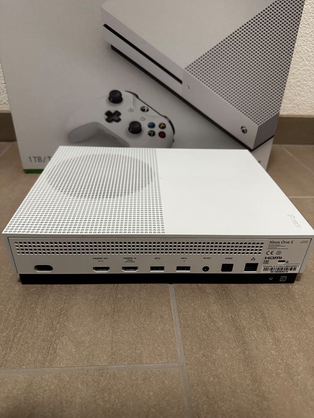 Microsoft Konsolen: Xbox One S 1 TB Disk Version - Super Zustand – Gebraucht aus Olten von Srasri 3