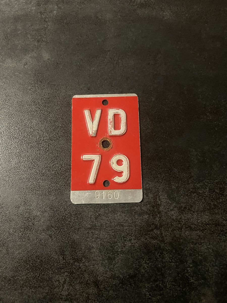 Schilder: Ancienne Plaque de Vélo VD 79 – Gebraucht aus Vallamand von Bricbracbroc82