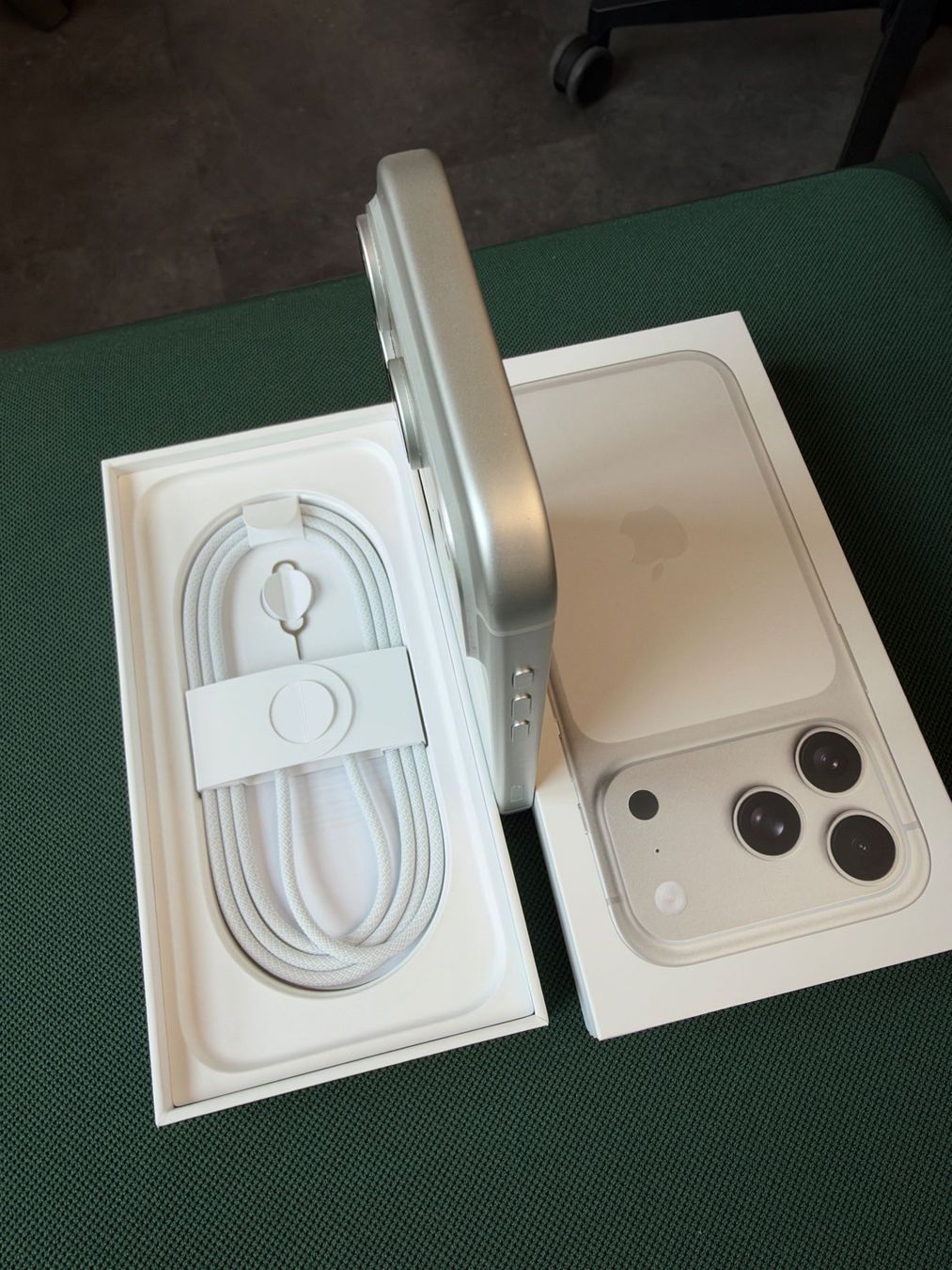 Apple Telefoni cellulari / Smartphones: Apple iPhone 17 PRO 512GB Silver – Usato da Zürich venduto da nick55nack 7