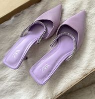 ZARA Mules / Heeled Sandals Flieder/Lila mit Strass-Riemchen